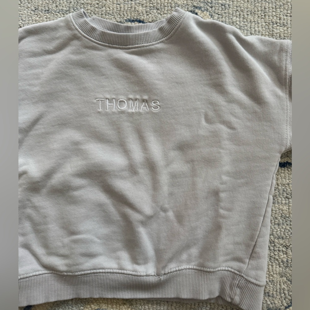 Zara boys Crewneck Sweatshirt. Embroidered with Thomas. Size 2-3 years